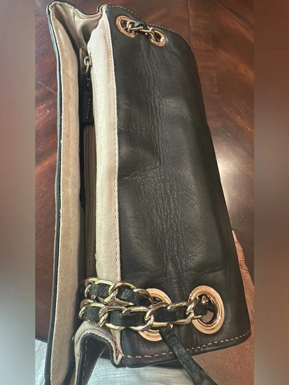Valentino Quilted Leather Crossbody Bag black with rosegold Hardware. (Bags20)